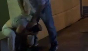 فيديو صادم: سائق حافلة مدرسية يعتدي على تلميذ..و المعلومات تتحرك! فيديو صادم: سائق حافلة مدرسية يعتدي على تلميذ..و المعلومات تتحرك!