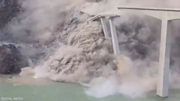 فيديو مخيف.. انهيار جسر عملاق بعد أشهر من افتتاحه