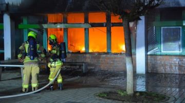 اندلاع حريق في مدرسة ألمانية وتصاعد دخان وانفجارات اندلاع حريق في مدرسة ألمانية وتصاعد دخان وانفجارات