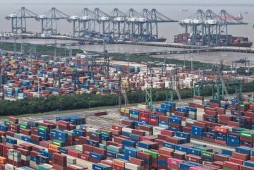 تباطؤ حاد في الصناعة والاستهلاك في الصين يزيد ضغط الإصلاح الاقتصادي