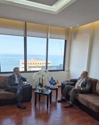 قيصير عبير عرض للأوضاع العامة مع مسوؤل الشؤون السياسية للامم المتحدة في لبنان