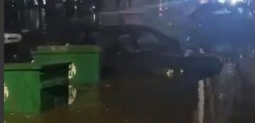 الشتوة الأولى تغرق طرقات لبنان.. وهذه كمية المتساقطات حتى الساعة! (فيديو) الشتوة الأولى تغرق طرقات لبنان.. وهذه كمية المتساقطات حتى الساعة! (فيديو)