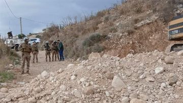 في عيتيت... الأهالي يعترضون دورية لليونيفيل! في عيتيت... الأهالي يعترضون دورية لليونيفيل!