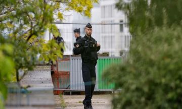 بعد اللوفر.. سرقة مجوهرات باهظة الثمن في فرنسا بعد اللوفر.. سرقة مجوهرات باهظة الثمن في فرنسا