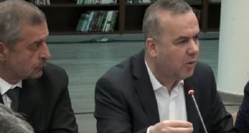 فضل الله خلال لقاء المصيلح: الموازنة لن تمر بمجلس النواب إلا مع بند واضح لإعادة الإعمار فضل الله خلال لقاء المصيلح: الموازنة لن تمر بمجلس النواب إلا مع بند واضح لإعادة الإعمار