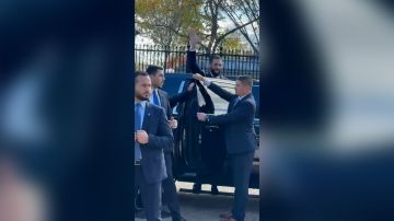 بالفيديو: الشرع يحيي المحتشدين أمام البيت الأبيض