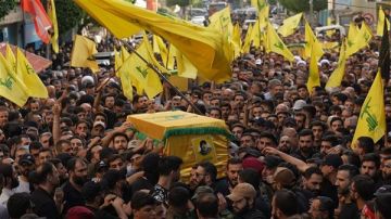 حزب الله شيع القائد الجهادي الكبير الشهيد السيد هيثم الطبطبائي والشهيدين مصطفى برو وقاسم برجاوي بمسيرة حاشدة في الغبيري