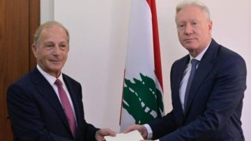 بالصورة: السفير الأميركي يسلم نسخة من أوراق اعتماده في الخارجية بالصورة: السفير الأميركي يسلم نسخة من أوراق اعتماده في الخارجية