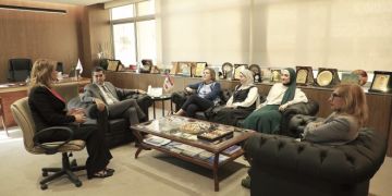 وفد من مدرسة الحدادين الرسمية للبنات زار وزير الاعلام وإشادة بفوز المدرسة في تحدي القراءة العربي وفد من مدرسة الحدادين الرسمية للبنات زار وزير الاعلام وإشادة بفوز المدرسة في تحدي القراءة العربي