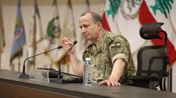 قائد الجيش منزعج هل يطلب تمديد مهلة سحب السلاح؟ قائد الجيش منزعج هل يطلب تمديد مهلة سحب السلاح؟