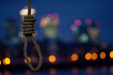 في لبنان.. حاول الانتحار وطعن نفسه بسكين! في لبنان.. حاول الانتحار وطعن نفسه بسكين!