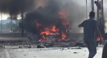 بالفيديو: استهداف سيارة في برعشيت! بالفيديو: استهداف سيارة في برعشيت!