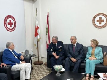 رئيس جمعية جوقة الشرف الفرنسية اختتم زيارته إلى لبنان بجولة على الصليب الأحمر ومستشفى أوتيل ديو رئيس جمعية جوقة الشرف الفرنسية اختتم زيارته إلى لبنان بجولة على الصليب الأحمر ومستشفى أوتيل ديو
