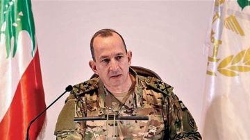 لقاء بين قائد الجيش والسفير الكوري في اليرزة لقاء بين قائد الجيش والسفير الكوري في اليرزة