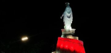 بالصور.. إضاءة تمثل سيدة لبنان في حريصا بألوان العلم اللبناني وعلم الفاتيكان