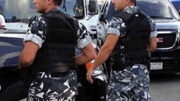 توقيف مروج مخدرات وضبط مستودع مواد مخدرة وأسلحة