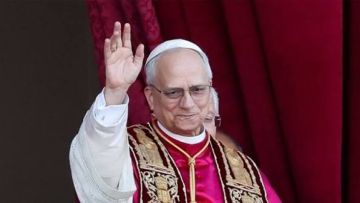 مرفأ بيروت يستقبل الـ Popemobile تحضيرا لزيارة البابا لاوون الرابع عشر