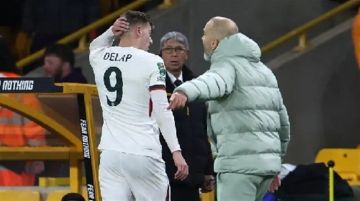 "أحمق وغبي".. ماريسكا يستشيط غضباً من ديلاب" "أحمق وغبي".. ماريسكا يستشيط غضباً من ديلاب"