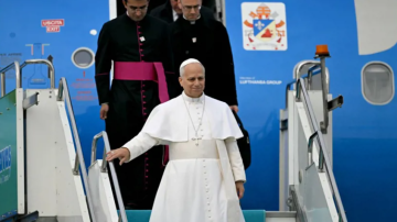 في أول جولة خارجية له.. البابا لاوون الرابع عشر وصل إلى تركيا