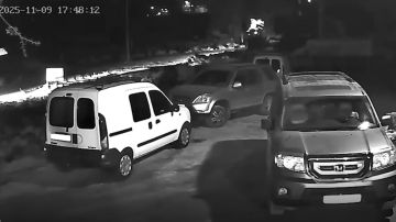 فيديو من كاميرات المراقبة: غارة... وصراخ فيديو من كاميرات المراقبة: غارة... وصراخ