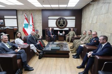 قائد الجيش التقى وزير الدفاع الهنغاري وبحثا سبل التعاون بين جيشي البلدين