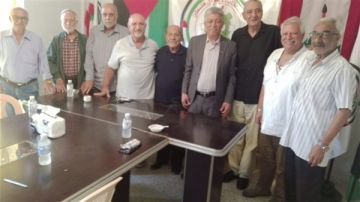 وفاء لنهج ياسر عرفات في ذكراه الحادية والعشرين السيد غسان بقاعي يستقبل وفدا في مقر اتحاد نقابات عمال فلسطين