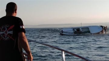 صخرة كادت تقتلهم.. صيادون في طرابلس ينجون من الغرق! صخرة كادت تقتلهم.. صيادون في طرابلس ينجون من الغرق!