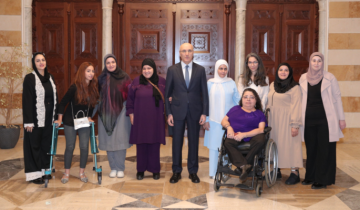 وزير الداخلية عرض مع خواجة والبعريني شؤونا إنمائية والتقى رئيس بلدية كفرشيما واطلع من اللقيس على واقع النساء المعوقات وزير الداخلية عرض مع خواجة والبعريني شؤونا إنمائية والتقى رئيس بلدية كفرشيما واطلع من اللقيس على واقع النساء المعوقات