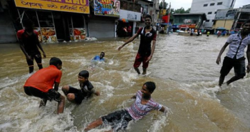 فيضانات وانهيارات أرضية في سري لانكا تتسبب بمقتل 31 شخصا وتعطيل حركة القطارات فيضانات وانهيارات أرضية في سري لانكا تتسبب بمقتل 31 شخصا وتعطيل حركة القطارات