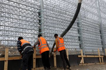 تل أبيب تضغط على بيروت بـالجدار وتعتدي على اليونيفيل تل أبيب تضغط على بيروت بـالجدار وتعتدي على اليونيفيل