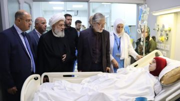 الشيخ الخطيب عاد جريحة غارة الطيري في مستشفى الزهراء