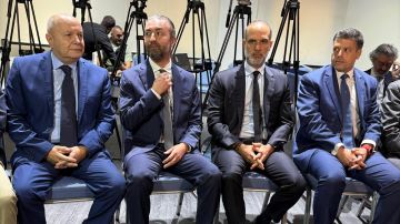 تسليم وتسلم لمجلس إدارة مرفأ بيروت... رسامني: المئة يوم الأولى ستكون حاسمة تسليم وتسلم لمجلس إدارة مرفأ بيروت... رسامني: المئة يوم الأولى ستكون حاسمة