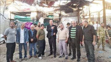 وفد قيادي من الجبهة الديمقراطية يجول في مخيم عين الحلوة ويقدم التعازي لعائلات شهداء المجزرة وفد قيادي من الجبهة الديمقراطية يجول في مخيم عين الحلوة ويقدم التعازي لعائلات شهداء المجزرة