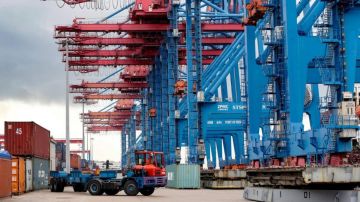 السلاح والفساد يلتقيان على تقويض الدولة