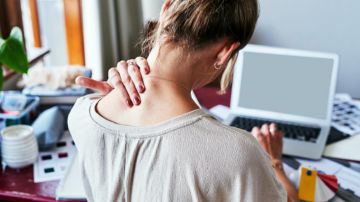 حدبة الرقبة المزعجة.. هكذا تتخلص منها