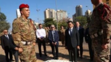 مرقص وضع إكليلا على تمثال بشارة الخوري مرقص وضع إكليلا على تمثال بشارة الخوري