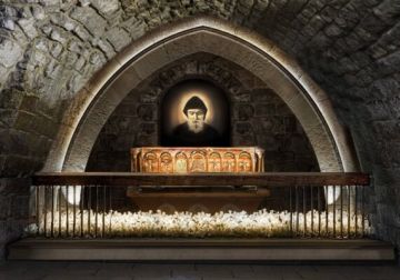 الأب عازار لـالنشرة: البابا سيلقي التحية على المؤمنين في عنايا وسيصلي أمام ضريح القديس شربل