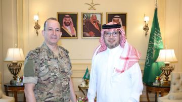 السفير السعودي استقبل قائد الجيش... وبحث في الإجراءات جنوبا