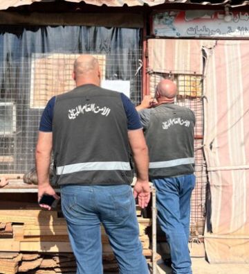 النشرة: اقفال فرن للكعك في العدوسية لمخالفته نظام الاقامة والعمل وإدارته من قبل شخص سوري النشرة: اقفال فرن للكعك في العدوسية لمخالفته نظام الاقامة والعمل وإدارته من قبل شخص سوري