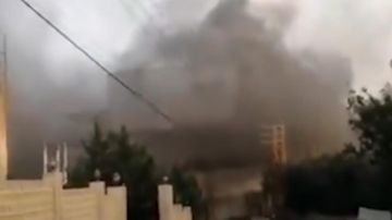 بالفيديو: حريق في معمل كابلات