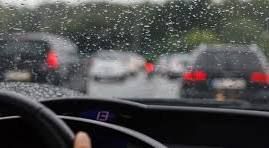 تحذير للسائقين بسبب تساقط الأمطار