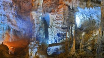 جديد قضية مغارة جعيتا.. تشكيل لجنة لـتقصي الأضرار بعد الحفل جديد قضية مغارة جعيتا.. تشكيل لجنة لـتقصي الأضرار بعد الحفل