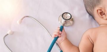  طبيب متورط في الاتجار بالأطفال حديثي الولادة يقع في قبضة أمن الدولة