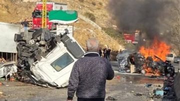 انقلاب شاحنة يوقع قتيلين على طريق عام مكسة - المريجات انقلاب شاحنة يوقع قتيلين على طريق عام مكسة - المريجات