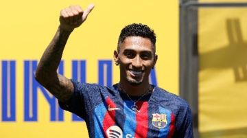 رافينيا يحدد هدف برشلونة القادم..وينتقد نظام الجوائز الكروية