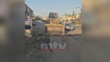 بعد شكاوى وتعميم... بالفيديو: إزالة المطبات المخالفة