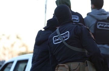 سوريا تسلم لبنان 17 لبنانيا ضبطوا في طرطوس بعد دخولهم المياه الإقليمية بطريقة غير شرعية سوريا تسلم لبنان 17 لبنانيا ضبطوا في طرطوس بعد دخولهم المياه الإقليمية بطريقة غير شرعية