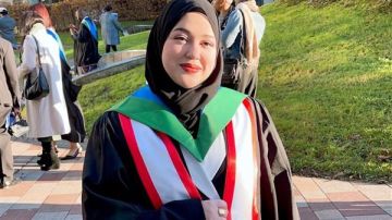 شهادة في البكولوريوس للطالبة زينب سعادة