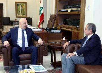 عون اطلع من وزير الطاقة والمياه على نتائج محادثاته في قبرص لاستجرار الطاقة الكهربائية عون اطلع من وزير الطاقة والمياه على نتائج محادثاته في قبرص لاستجرار الطاقة الكهربائية