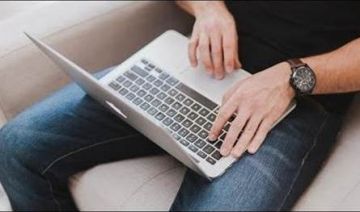 اللابتوب في الحضن مخاطر خفية تهدد الخصوبة والعمود الفقري والنوم اللابتوب في الحضن مخاطر خفية تهدد الخصوبة والعمود الفقري والنوم